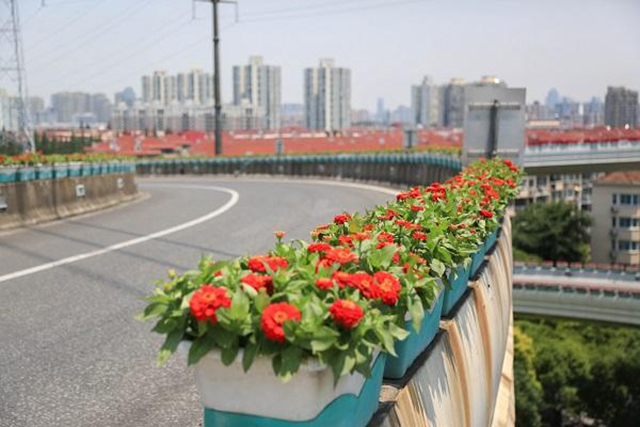 高架桥道路专用玻璃钢花盆的优势