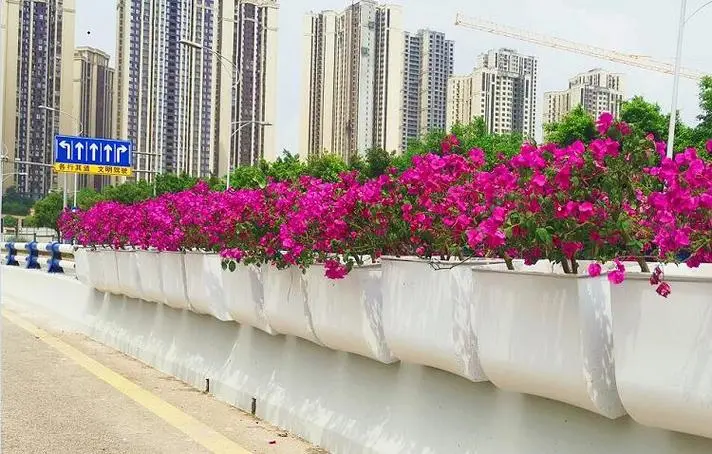 用在高架桥上的种植箱——玻璃钢花盆
